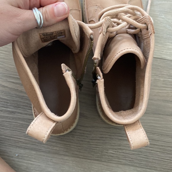 Ugg Tan Womens Boot size 7 - Picture 7 of 7